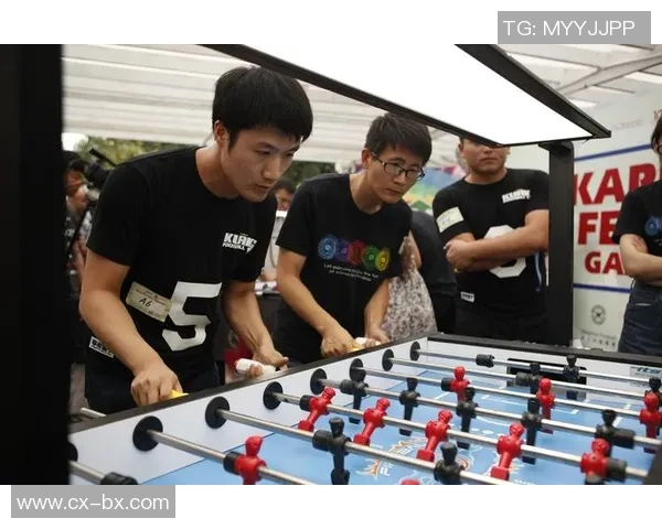 体验真实桌上足球的乐趣与激情尽在真人版桌上足球竞技场